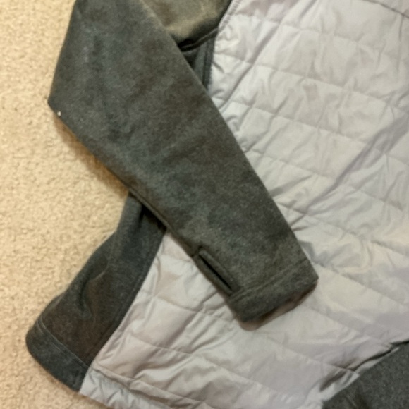 The North Face Women's Light Gray and Dark Gray Ski Jacket - Picture 9 of 10
